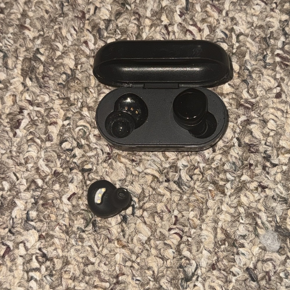 Touch-based Tozo earbuds - Picture 4 of 4